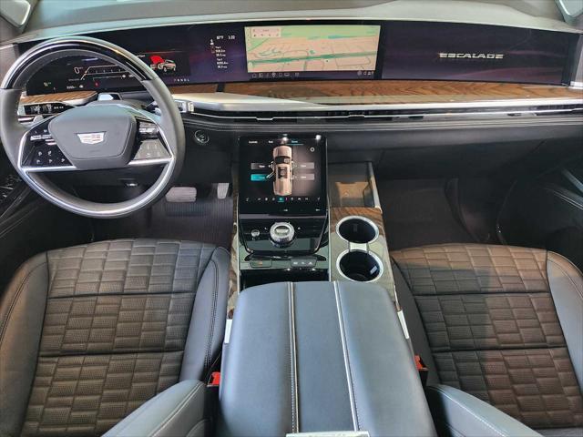 Photo of 2025 Crystal White Tricoat Cadillac Escalade