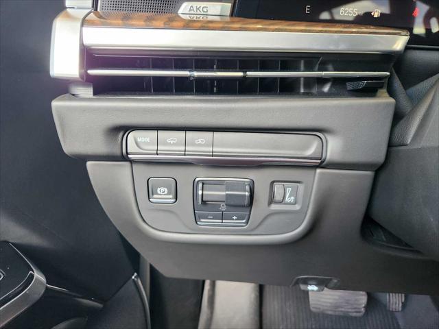 Photo of 2025 Crystal White Tricoat Cadillac Escalade