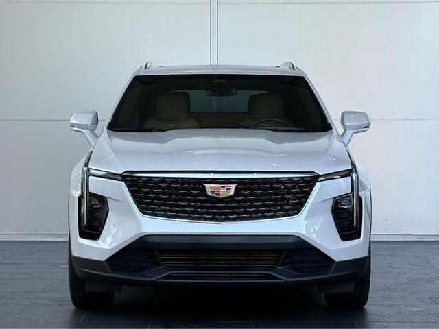 Photo of 2024 Crystal White Tricoat Cadillac XT4