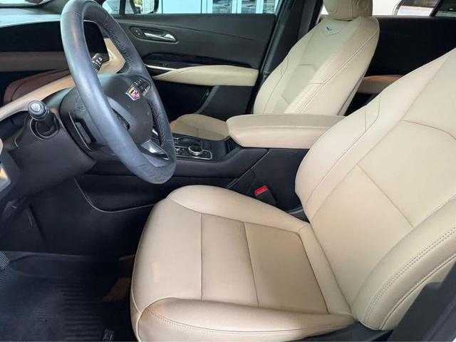 Photo of 2024 Crystal White Tricoat Cadillac XT4