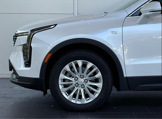 Photo of 2024 Crystal White Tricoat Cadillac XT4
