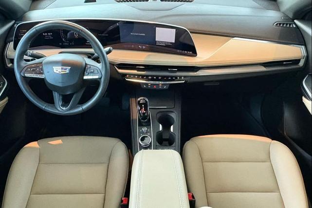 Photo of 2024 Crystal White Tricoat Cadillac XT4