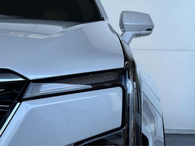 Photo of 2024 Crystal White Tricoat Cadillac XT4