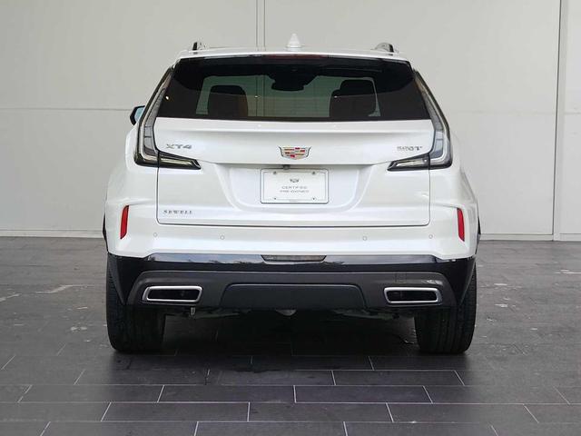 Photo of 2024 Crystal White Tricoat Cadillac XT4