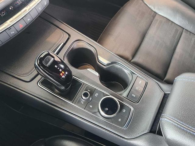 Photo of 2024 Crystal White Tricoat Cadillac XT4