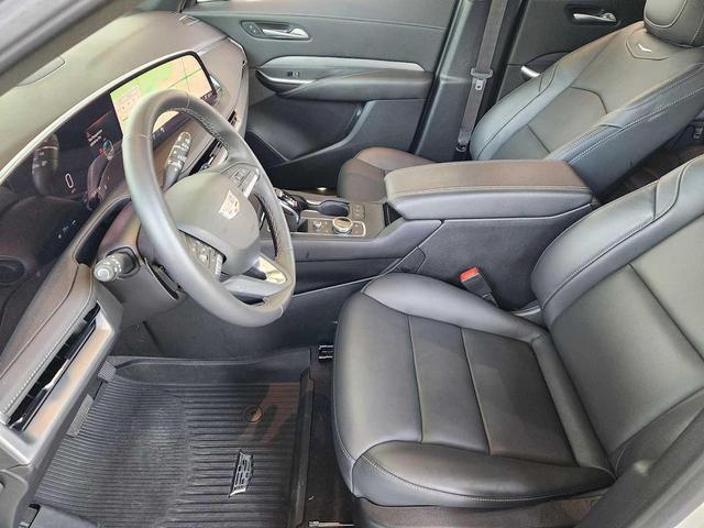 Photo of 2025 Crystal White Tricoat Cadillac XT4