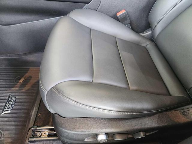 Photo of 2025 Crystal White Tricoat Cadillac XT4