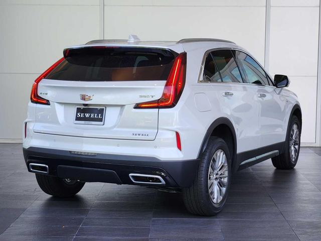 Photo of 2025 Crystal White Tricoat Cadillac XT4
