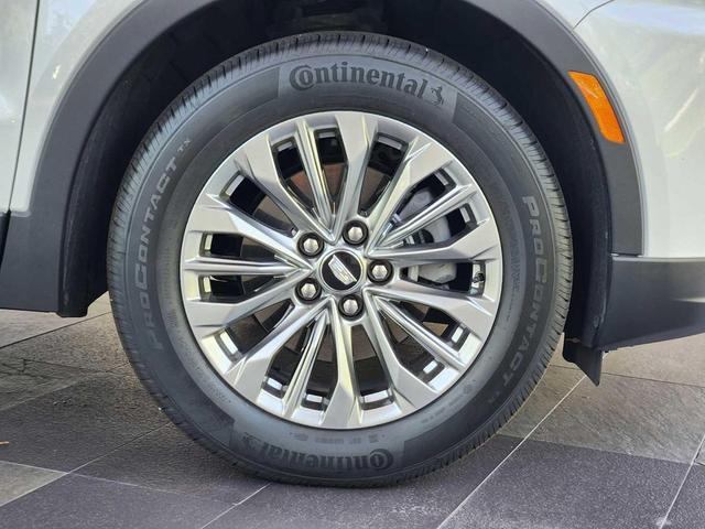 Photo of 2025 Crystal White Tricoat Cadillac XT4