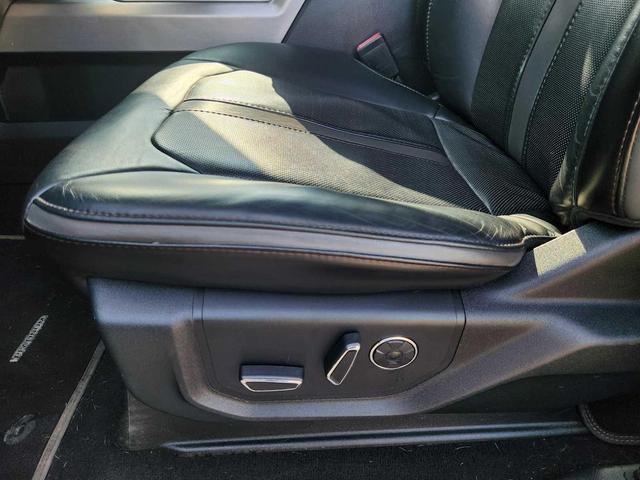 Photo of 2019 Agate Black Metallic Ford F-350
