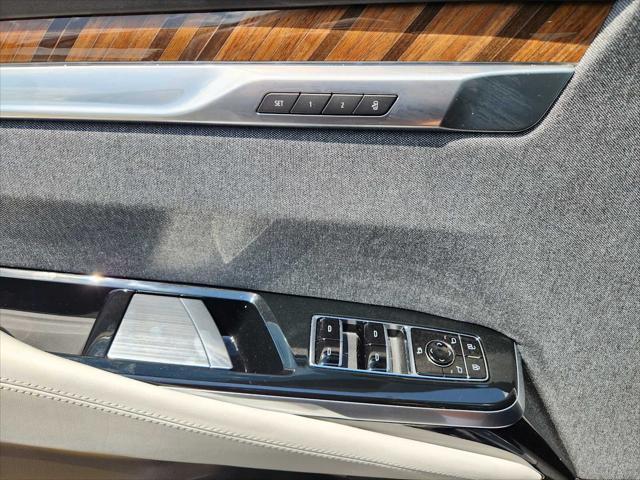 Photo of 2025 Crystal White Tricoat Cadillac Escalade