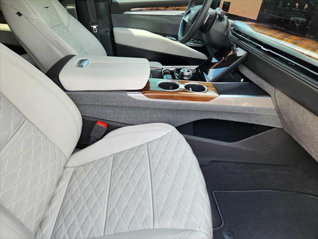 Photo of 2025 Crystal White Tricoat Cadillac Escalade