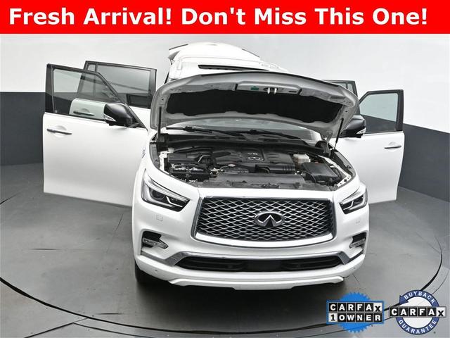 Photo of 2020 Moonstone White INFINITI QX80