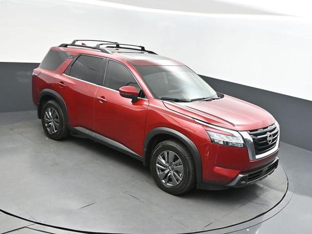 Photo of 2022 Scarlet Ember Tintcoat Nissan Pathfinder