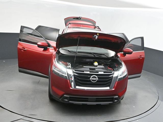 Photo of 2022 Scarlet Ember Tintcoat Nissan Pathfinder
