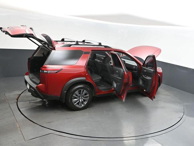 Photo of 2022 Scarlet Ember Tintcoat Nissan Pathfinder