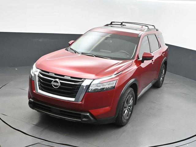 Photo of 2022 Scarlet Ember Tintcoat Nissan Pathfinder