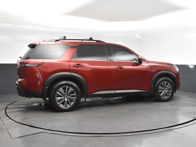 Photo of 2022 Scarlet Ember Tintcoat Nissan Pathfinder