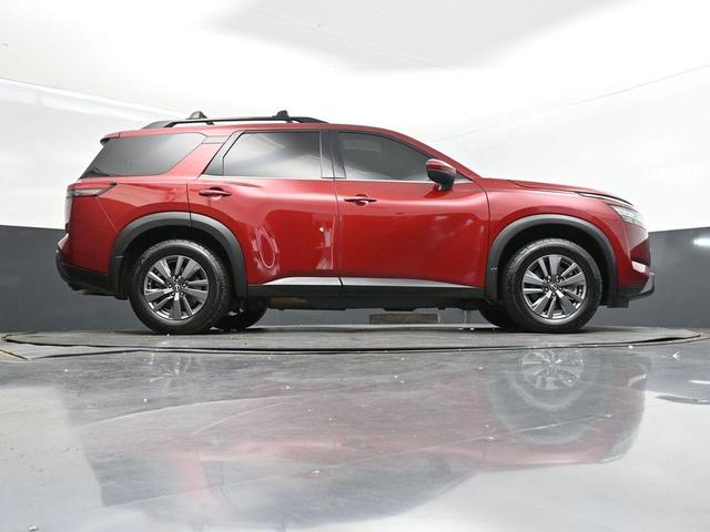 Photo of 2022 Scarlet Ember Tintcoat Nissan Pathfinder