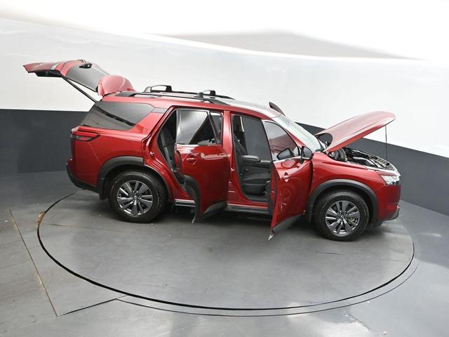 Photo of 2022 Scarlet Ember Tintcoat Nissan Pathfinder