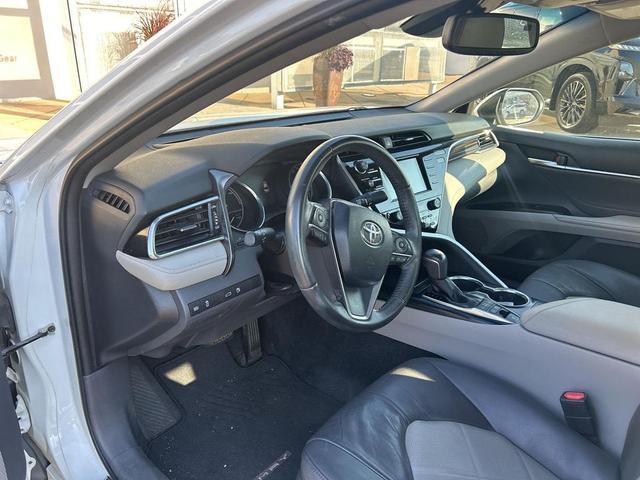 Photo of 2018 Pearl Toyota Camry Hybrid
