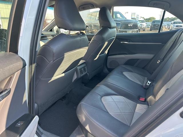 Photo of 2018 Pearl Toyota Camry Hybrid
