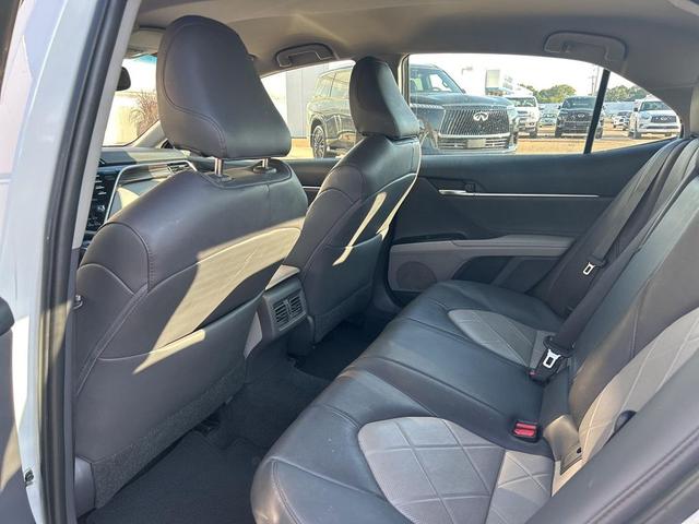 Photo of 2018 Pearl Toyota Camry Hybrid