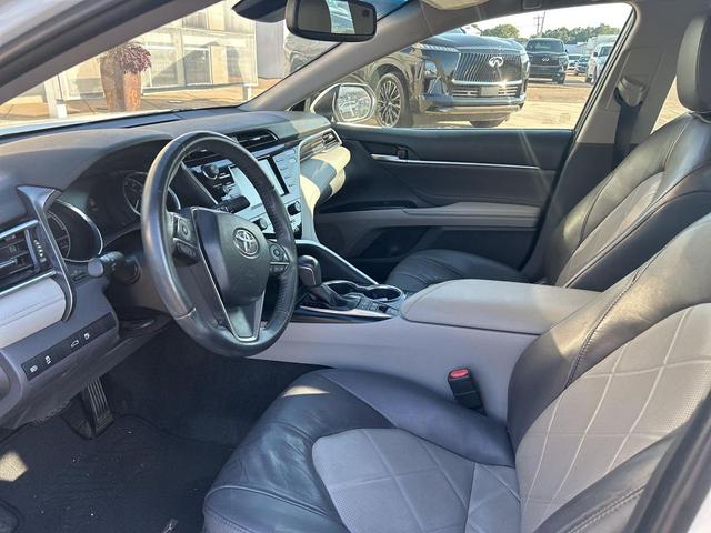 Photo of 2018 Pearl Toyota Camry Hybrid