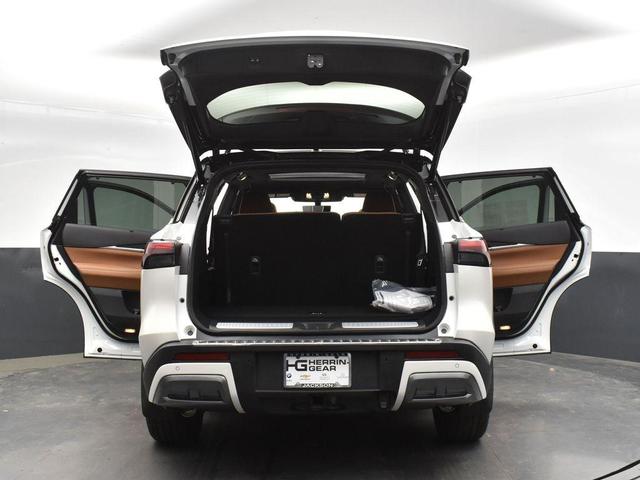 Photo of 2025 Majestic White/Black Obsidian INFINITI QX60