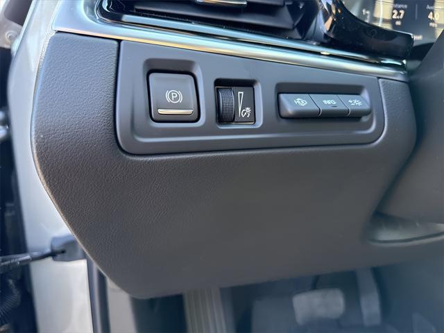 Photo of 2025 Argent Silver Metallic Cadillac XT6