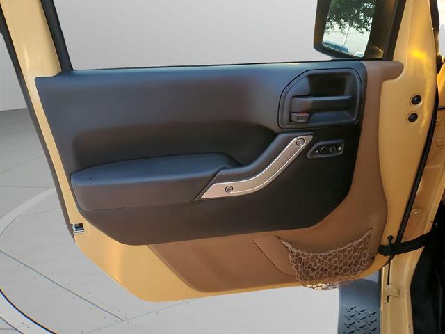 Photo of 2013 Dune Clear Coat Jeep Wrangler Unlimited