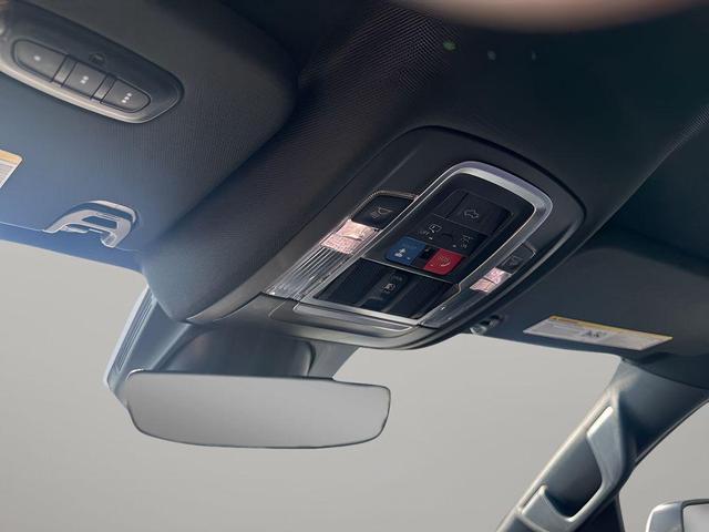 Photo of 2022 Bright White Clearcoat RAM 1500