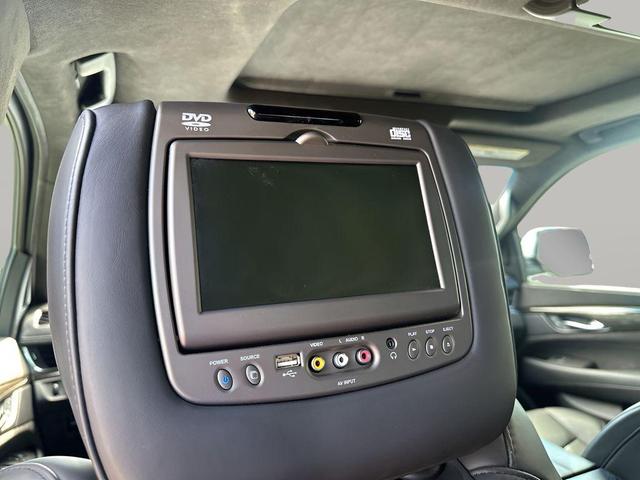 Photo of 2016 Crystal White Tricoat Cadillac Escalade
