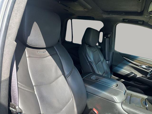 Photo of 2016 Crystal White Tricoat Cadillac Escalade