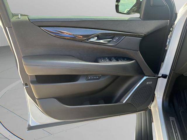 Photo of 2016 Crystal White Tricoat Cadillac Escalade