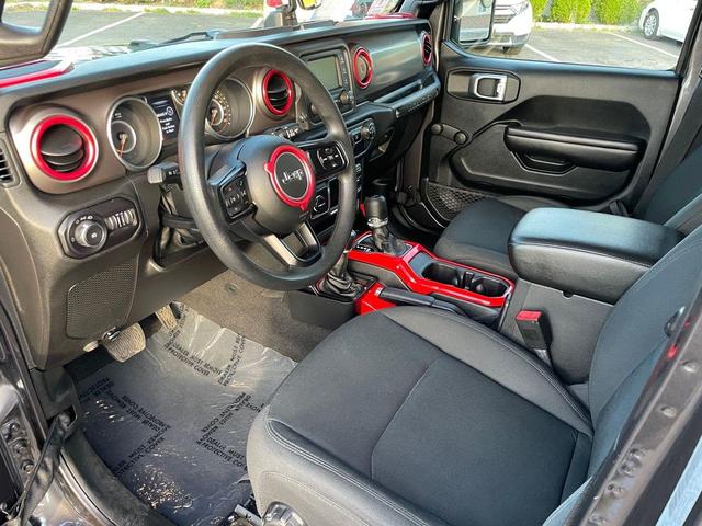 Photo of 2018 Granite Crystal Metallic Clearcoat Jeep Wrangler Unlimited