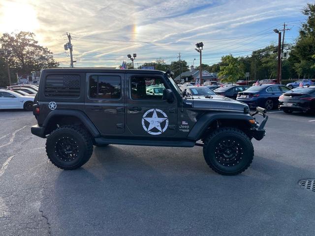 Photo of 2018 Granite Crystal Metallic Clearcoat Jeep Wrangler Unlimited