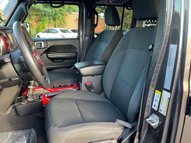 Photo of 2018 Granite Crystal Metallic Clearcoat Jeep Wrangler Unlimited