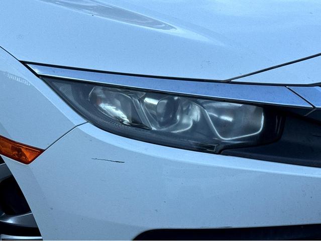 Photo of 2016 Taffeta White Honda Civic