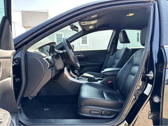 Photo of 2017 Crystal Black Pearl Honda Accord