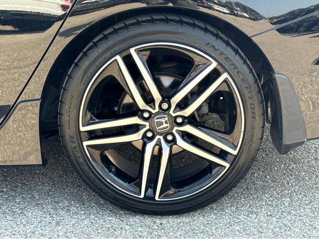 Photo of 2017 Crystal Black Pearl Honda Accord