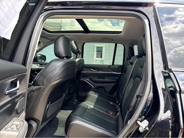 Photo of 2022 Diamond Black Crystal Pearlcoat Jeep Grand Cherokee 4xe
