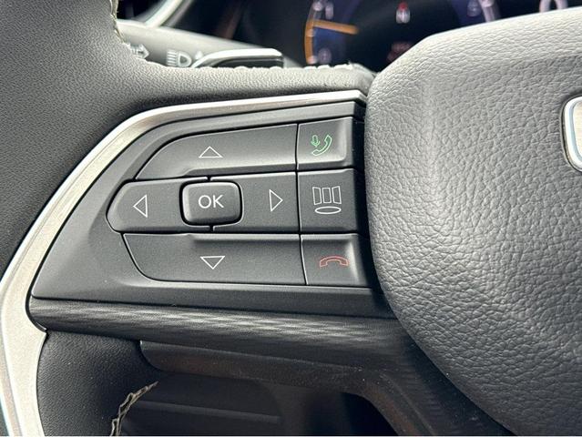 Photo of 2023 Bright White Clearcoat Jeep Grand Cherokee