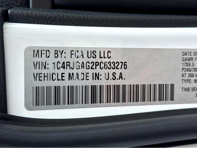 Photo of 2023 Bright White Clearcoat Jeep Grand Cherokee