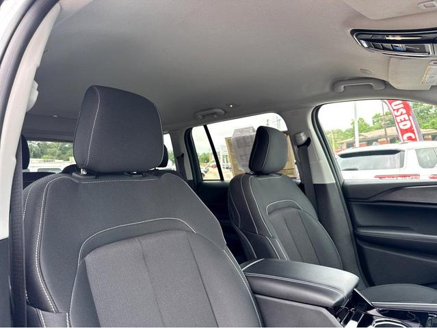Photo of 2023 Bright White Clearcoat Jeep Grand Cherokee