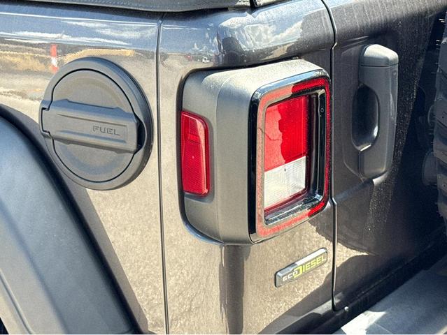 Photo of 2021 Granite Crystal Metallic Clearcoat Jeep Wrangler