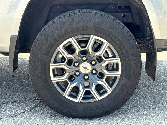 Photo of 2024 Sterling Gray Metallic Chevrolet Colorado