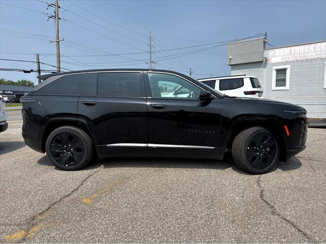 Photo of 2025 Diamond Black Crystal Pearlcoat Jeep Wagoneer S