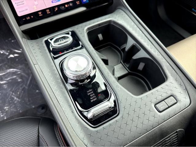 Photo of 2025 Diamond Black Crystal Pearlcoat Jeep Wagoneer S