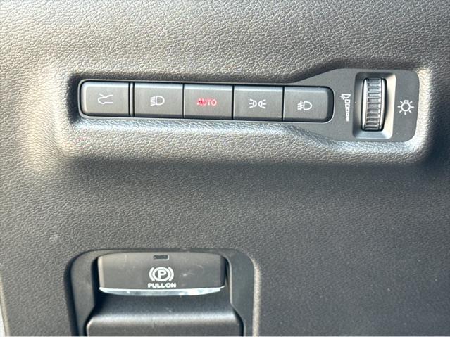 Photo of 2025 Diamond Black Crystal Pearlcoat Jeep Wagoneer S
